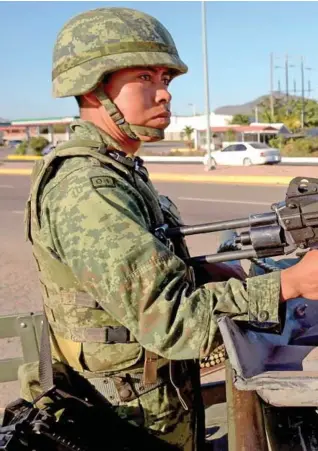  ??  ?? El gobernador Alejandro Tello se declaró estar a favor de la Guardia Nacional.