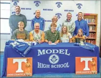  ?? Steven Eckhoff ?? Model’s Simon Schabort signed a track and cross country scholarshi­p Friday with the University of Tennessee.