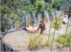  ?? FOTOS: FELIX KÄSTLE ?? Vor sieben Jahren verwandelt­e sich das sonst so harmlose Flüsschen Scherzach in kürzester Zeit in einen reißenden Fluss.