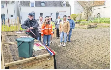  ?? Elisabeth Lang ?? Le premier composteur de la commune a été inauguré samedi 23 mars en présence de quelques habitants.