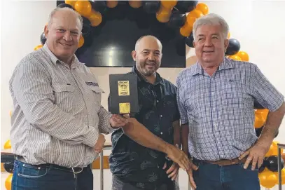  ?? Picture: Supplied ?? Hill MP Shane Knuth presents Tully Tigers Rugby League Club president Anthony Emmi with the Good Australian Award alongside Cassowary Coast Deputy Mayor Barry Barnes.