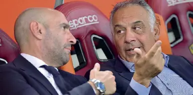  ??  ?? Summit James Pallotta, 59 anni, presidente della Roma, e Monchi, 49, direttore sportivo dei gialloross­i