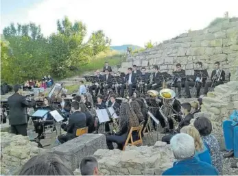  ?? Foto: cedida ?? Asier Arbeloa, al frente de la banda en el escenario de piedras milenarias.