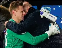  ?? ?? SPECIAL SON: West Ham keeper David Martin is in tears at the end as he is embraced by dad Alvin after keeping Chelsea at bay