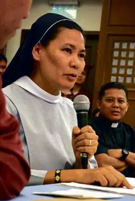  ?? GERMELINA LACORTE/INQUIRER MINDANAO ?? PRAISED in Weimar, Germany, for her human rights work in Mindanao but facing charges of kidnapping and illegal detention in the Philippine­s, Sr. Stella Matutina, OSB, points out this irony during a hearing of the House committee on human rights in...