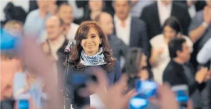  ?? EMMANUEL FERNÁNDEZ. ?? Senadora en problemas. Cristina Kirchner asumirá con tres procesamie­ntos.