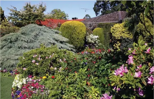  ?? Photos: Mike Wells ?? 6. BLOOMING’ BEAUT: Long-time entrants Bob and Val Ford’s garden.