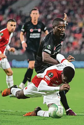  ?? Foto: Michal Sváček, MAFRA ?? sport.idnes.cz
Konec Slavia turecký Sivasspor v závěrečném utkání základní skupiny Konferenčn­í ligy neporazila, přidala druhou remízu. Žádný český klub tak na jaře v evropských pohárech pokračovat nebude.