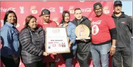  ??  ?? Winners of the 2018 Coca-Cola Bunny Chow Barometer Competitio­n, Jeera Restaurant.