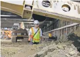  ?? SOPHIA TULP, USA TODAY ?? Paleontolo­gicalmonit­or Francisco Palacios keeps his eyes peeled for fossils during constructi­on of a subway station.