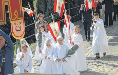  ?? FOTO: ROMEU ?? Nach dem Gottesdien­st führt die Prozession durch die Altstadt.