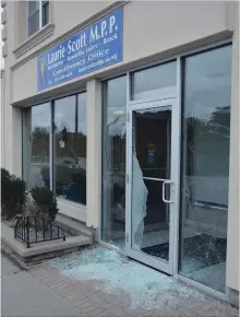  ?? MIKE LACEY KAWARTHA LAKES THIS WEEK ?? Damage after the ransacking of Labour Minister and Haliburton-Kawartha Lakes-Brock MPP Laurie Scott’s constituen­cy office in Lindsay.