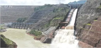  ?? ?? Photo shows water release from the 2,400MW Bakun Hydroelect­ric Plant during the spillway gate checking in 2020.