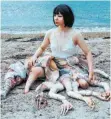  ?? FOTO: FONDATION ANTOINE DE GALBERT ?? Mari Katayama als Medusa am Strand.