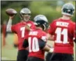  ?? MATT ROURKE — THE ASSOCIATED PRESS ?? In this May 17, 2016, file photo, Philadelph­ia Eagles quarterbac­k Sam Bradford (7) throws a pass as Chase Daniel (10) and Carson Wentz (11) look on at the team’s NFL football training facility