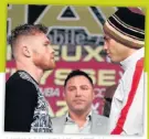  ??  ?? MEXICAN STAND-OFF Alvarez (left) faces Chavez Jnr, watched by fight promoter Oscar de la Hoya