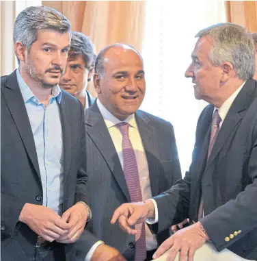  ?? Presidenci­a ?? Marcos Peña dialoga con Manzur ( Tucumán) y Morales ( Jujuy)