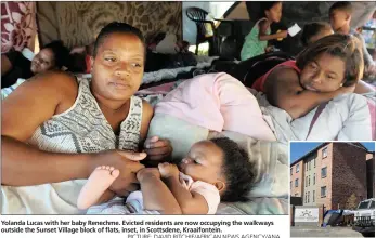  ?? PICTURE: DAVID RITCHIE/AFRICAN NEWS AGENCY/ANA ?? Yolanda Lucas with her baby Renechme. Evicted residents are now occupying the walkways outside the Sunset Village block of flats, inset, in Scottsdene, Kraaifonte­in.