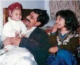  ?? FOTO: YOUSAFZAI ?? Ziauddin Yousafzai mit Sohn Atal (l.) und der damals achtjährig­en Malala.