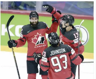  ?? PHOTOS AFP ?? Eric O’dell du Canada célèbre avec Mathew Barzal et Kent Johnson, hier, en Finlande.