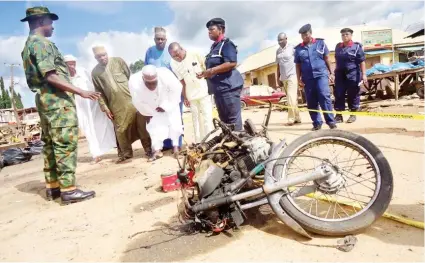  ?? PHOTO: Abubakar Sadiq
Isah ?? A member of the House of the Representa­tives, representi­ng Abuja south, Alhaji Zakari Angulu Dobi (4th left), at the scene of last Friday’s bomb blast in Kuje on Sunday.