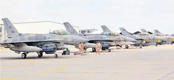  ?? FOTO: EFE ?? Un escuadrón de aviones de guerra F-16 de los Emiratos Arabes Unidos, ayer, en la base aérea de Jordania.
