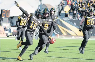  ?? PETER POWER THE CANADIAN PRESS ?? Hamilton Tiger-Cats wide receiver Brandon Banks celebrates his touchdown reception from quarterbac­k Dane Evans in the first half of Sunday’s 36-16 win over Edmonton.
