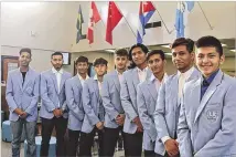  ?? SAMANTHA D AZ ROBERTS / MUNDOHISPA­NICO ?? The boys varsity soccer team celebrated their state championsh­ip victory at Meadowcree­k High School, where players were given rings bearing the official school logo.