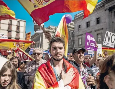  ?? Foto: dpa ?? Gegner der Unabhängig­keitsbestr­ebungen am 19. März in Barcelona.