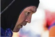  ?? DARRON CUMMINGS / AP ?? Scott Dixon, of New Zealand, waits in his pit box during practice for the Indianapol­is 500 auto race at Indianapol­is Motor Speedway, Tuesday.