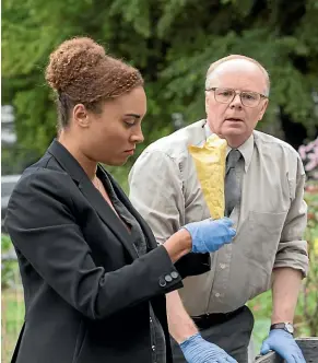  ??  ?? Two cops, Tala Gouveia as DCI Lauren McDonald and Jason Watkins as DS Dodds, with little in common make a surprising­ly good team in McDonald and Dodds.