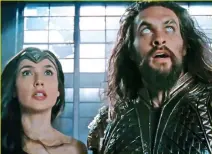  ??  ?? La Mujer Maravilla y Aquaman se roban la película.