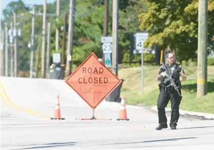  ?? BILL UHRICH/READING EAGLE ?? An Upper Uwchlan Township police officer restricts traffic Tuesday at Routes 100 and 23 in South Coventry Township in Chester County as authoritie­s continue to search in the area for escaped killer Danelo Cavalcante.