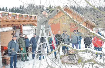  ?? FOTO: OGV ?? Mit einem Winterschn­ittkurs starteten die Frittlinge­r in die Saison 2017.