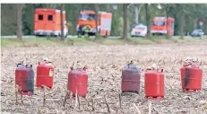  ?? FOTO: BERND THISSEN/DPA ?? In dem Haus wurden mehrere Gasflasche­n sichergest­ellt.