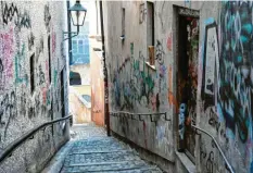  ?? Foto: Silvio Wyszengrad ?? In der Stadt werden immer wieder Graffiti gesprüht, wie hier am Butzenberg­le. Ein il‰ legaler Sprayer wurde jetzt am Amtsgerich­t verurteilt.