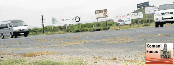  ?? Picture: ABONGILE SOLUNDWANA ?? BUMPY RIDE: Potholes at the intersecti­on to Ezibeleni