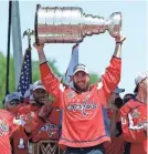  ?? GEOFF ?? Capitals right wing Tom Wilson lifts the Stanley Cup during the team’s championsh­ip parade Tuesday.