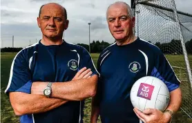  ?? SPORTSFILE ?? Calling it as he sees it: Cork legend Larry Tompkins with Niall Cahalane (left) promoting The Toughest Rivalry