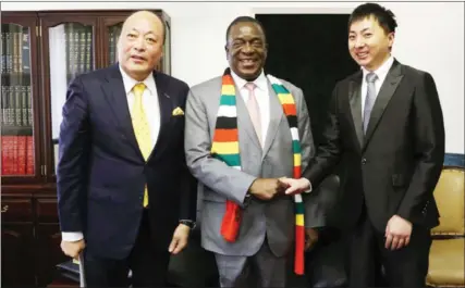  ??  ?? President Mnangagwa poses for a photo with Chinese billionair­e Mr Li Jinyuan (left) and a member of his Tiens Group when they paid a courtesy call on him in Harare last week. (See story on Page 2)