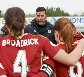  ?? ?? GROUP EFFORT: Clint Lancaster talks to his players at the Balmoral Stadium yesterday.