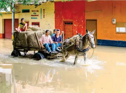  ?? FOTO ?? El corregimie­nto Bolombolo, de Venecia, se inundó por las crecientes del río Cauca el 7 y 15 de mayo y ayer estaba en su nivel normal, pero 300 personas siguen en albergues.