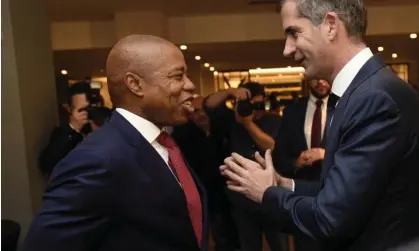  ?? Photograph: Nikolas Georgiou/Zuma Press Wire/Rex/ Shuttersto­ck ?? New York’s Eric Adams speaking with the mayor of Athens, Kostas Bakoyannis.