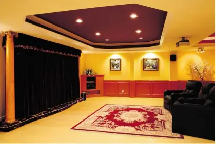  ?? COURTESYOF­RENOVCO ?? A contempora­ry ceiling with special lighting, plus sufficient soundproof­ing makes this luxurious home theatre a wonderful basement feature.