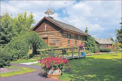  ?? SUBMITTED ?? The Town of Pincher Creek in Alberta received the Mark Cullen volunteer award from the Communitie­s In Bloom program in 2011.