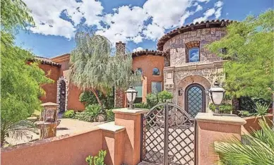  ?? LISA LUCKY ?? Daniel E. Chorney and Joan Applegate-Chorney purchased an Italian Old World-inspired house in Scottsdale.