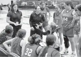  ?? ANDRE FERNANDEZ afernandez@miamiheral­d.com ?? Doral Academy girls’ basketball coach Allison Bustamante instructs her players during a timeout Friday morning in the Class 7A state semifinals against the Colonial Grenadiers.