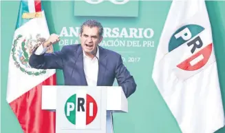  ??  ?? Enrique Ochoa Reza, presidente nacional del PRI, asegura que el tricolor tiene muchas fortalezas como la unidad y la cohesión en su organizaci­ón, de las que los partidos de oposición carecen.