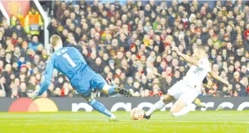  ??  ?? David de Gea (left) limited PSG to a 2-0 first leg lead in their Champions League last 16 tie against Manchester United. - AFP photo