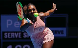  ?? Picture: ACTION PLUS/DAVID WOODLEY ?? FAVOURITE: Serena Williams of Team USA plays a forehand shot against Katie Boulter of Team Great Britain during the Hopman Cup tournament held in Perth. She has been installed as favourite to win the Australian Open.